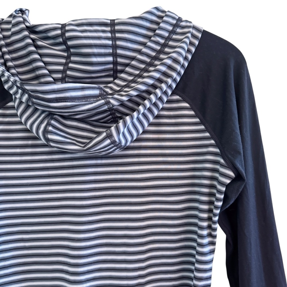 MOUNTAIN HARDWEAR Butterlicious Striped Hooded Top Size Medium in Black Stripe - Picture 10 of 13